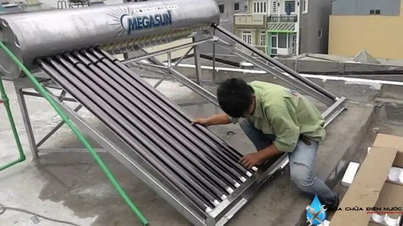 Thay ống nước nóng năng lượng mặt trời