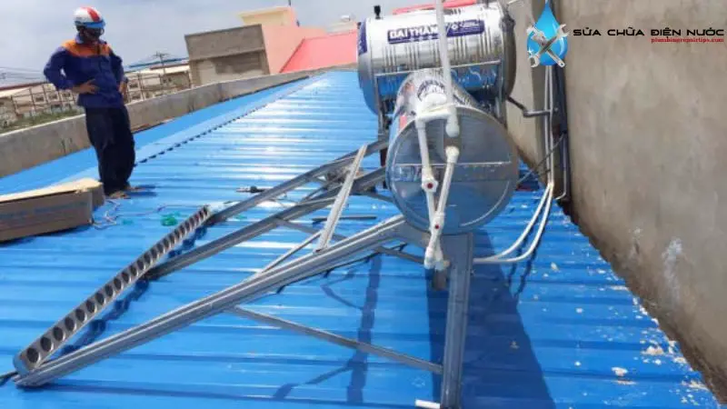 Cách vệ sinh bồn nước năng lượng mặt trời